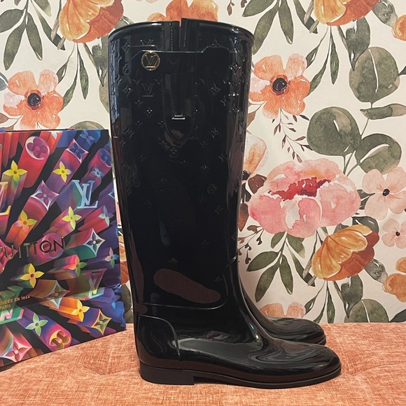 Louis Vuitton Drops High Rain Boots – Black - Picture 2 of 12